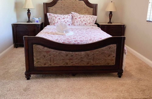 Eastvale House | Comfortable Rooms #201 In A House: Queen Bed + Free WiFi + Work Desk