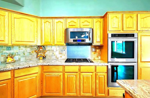 Lancaster House | Comfortable & spacious room in a family home. New furniture. Safe neighborhood!