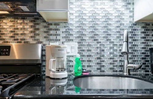 Redwood City Apartment | Comfortable Studio in a Woodside Plaza
