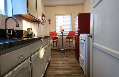 East Hollywood Apartment | Comfy+Aesthetic Retro Red Haven Hollywood Studio