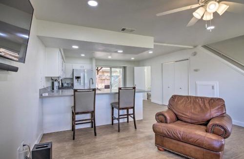 Country Rose House | Comfy Bakersfield Townhome - Fire Pit and Patio