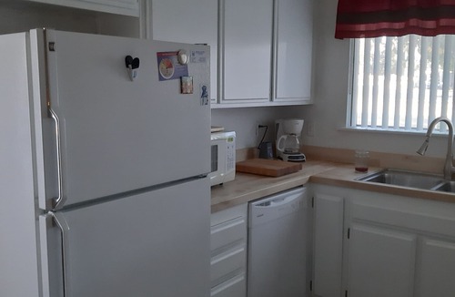 Redlands House | Comfy, Central 2Bd, 2Ba Home: medical professionals, retirees, work from home.