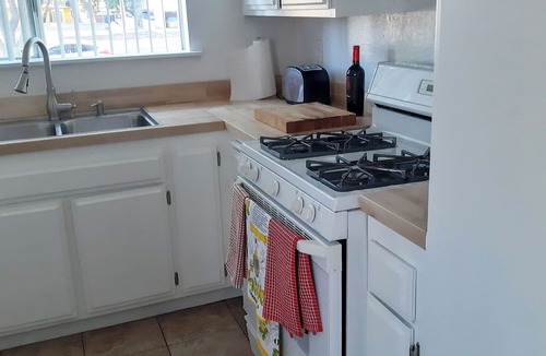 Redlands House | Comfy, Central 2Bd, 2Ba Home: medical professionals, retirees, work from home.