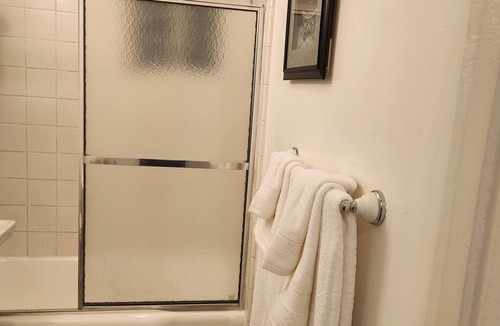 Van Nuys Apartment | Comfy, Cozy and Convenient 2 Bedroom