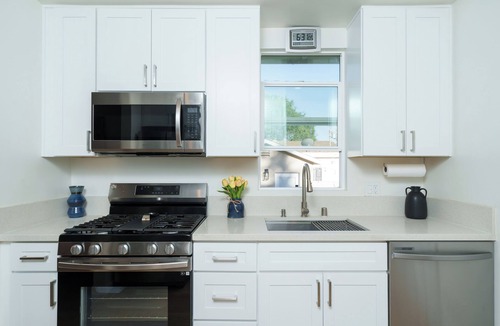 Crescenta Highlands House | Comfy House in Glendale