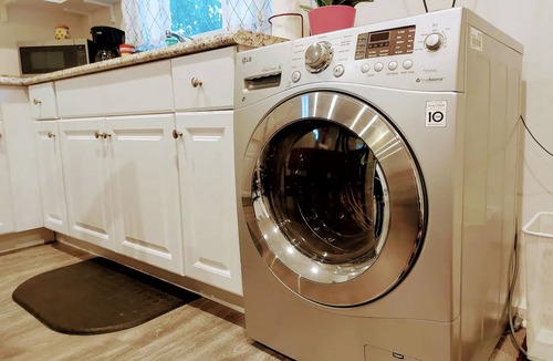 Winnetka Apartment | Comfy & Inviting Poolside Casita w/Laundry & Fruit Trees