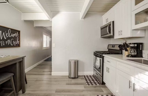 Woodlands Cabin | Comfy Modern Big Bear Cabin less than 15 mins from ski/board slopes & village