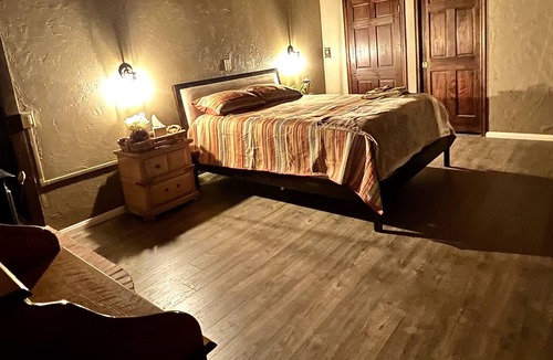 East Hemet House | Comfy Spanish style Ranch home in Hemet w/ hot tub and pool