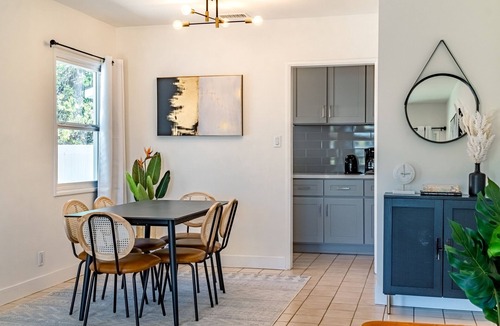 Fullerton House | COMFY STAY| NEW & CLEAN| 10 MINS DISNEY| DOWNTOWN