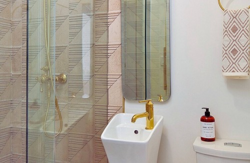 Westlake Apartment | Comfy Sunlit Queen Studio! Pet friendly! Near DTLA