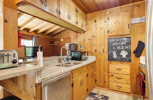 Phoenix Lake-Cedar Ridge Cabin | Community Lake Access: Peaceful Cabin in Sonora!