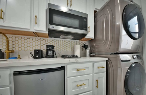 Santa Ana Apartment | Compact Studio - Couples Retreat
