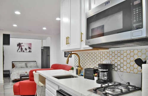 Santa Ana Apartment | Compact Studio - Couples Retreat