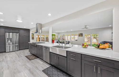 Orange House | ❤️COMPLETELY RENOVATED QUIET LUXURY HOME NEAR DISNEYLAND❤️