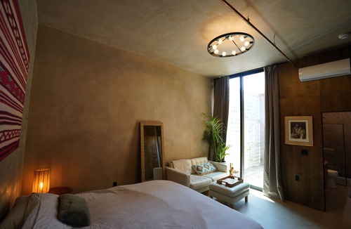 Verdugo Woodlands Hotel | Concrete Oasis: A Villa Retreat