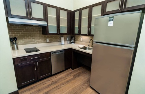 Newark Condo | Condo ∙ 2 bedrooms ∙ 5 guests