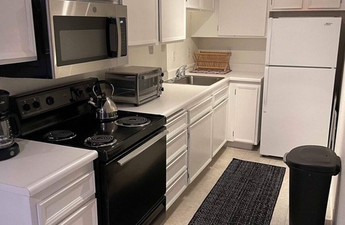 Palm Springs Condo | Condo in Gated Community! Pool/Spa 30 night min