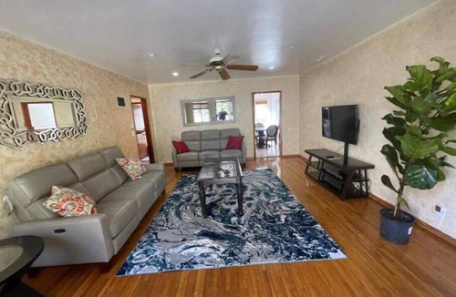 Sunset Park House | Condo Near Beach SM