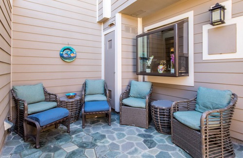 Westside Costa Mesa Condo | Condo on 40 acres of Nature near the beach! Holidays still available