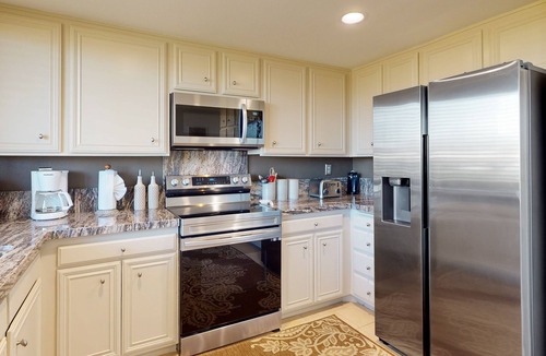 Rancho Mirage Condo | Condo on Golf Course with Private Hot Tub | On-Site Pools & Spa
