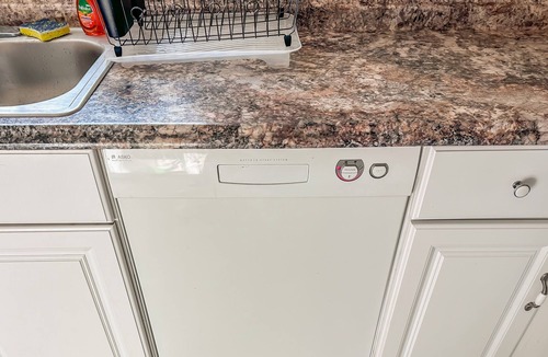 La Sierra House | Condo With Pool, Full Kitchen, Washer, Fast Wifi