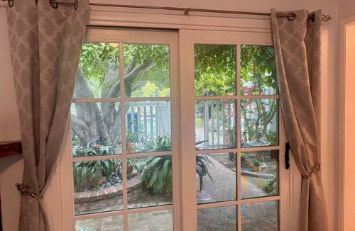 Sherman Oaks Cottage | Contemporary Cottage - An LA Oasis with Private Heated Pool and Patio
