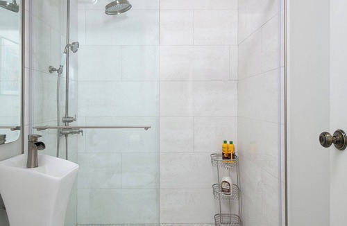 Westlake Apartment | Contemporary LA Studio - Close to DTLA!