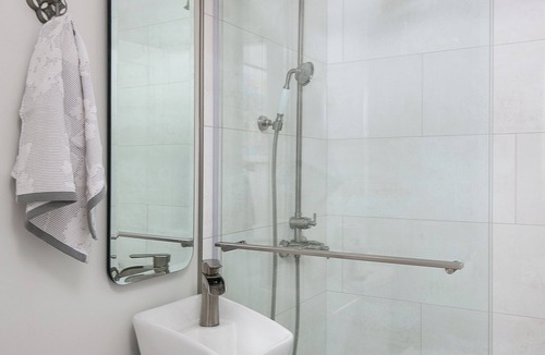 Westlake Apartment | Contemporary LA Studio - Close to DTLA!