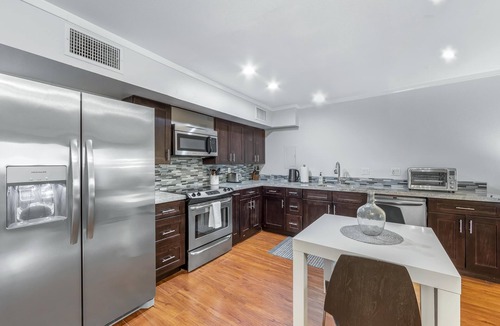 Twin Palms Condo | Contemporary One BDR, Ground Floor Condo, Open Patio, and Walk to Shops