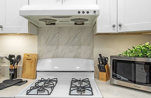 Azusa House | Contemporary Retreat of Azusa-Sleeps 8