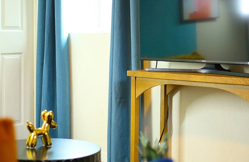 Azusa House | Contemporary Retreat of Azusa-Sleeps 8