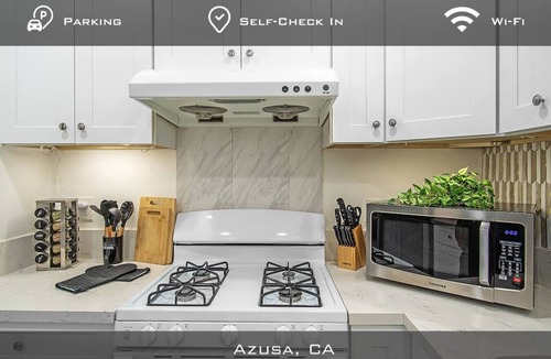 Azusa House | Contemporary Retreat of Azusa-Sleeps 8