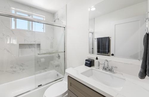 Wilshire House | Contemporary Retreat Hollywood & Dtla