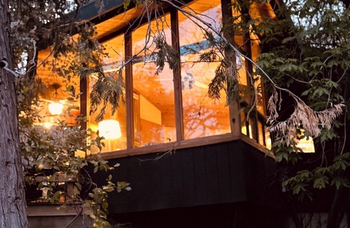 Three Rivers Cabin | Contemporarycabin inthe wilderness ofSequoiaNP Great stargazing.Pets Kiddos Free