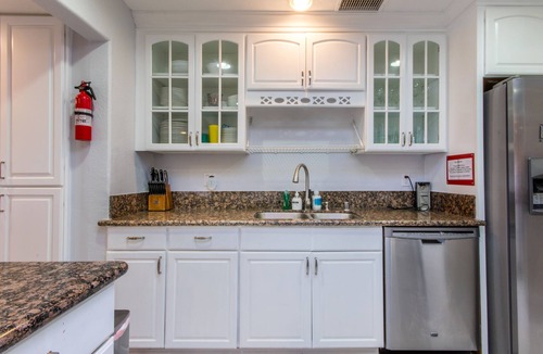 Sherwood Forest and Thistle Development House | Convenience Location! Only 2.5 miles to Disneyland, 13 miles to Huntington Beach