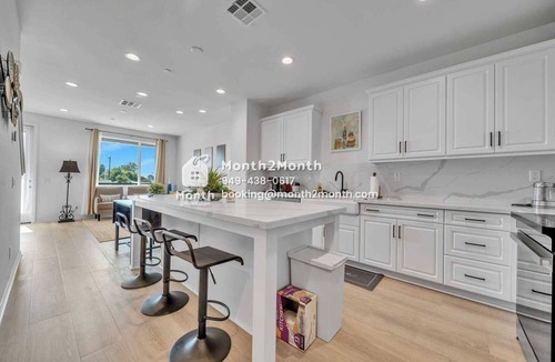 Northwest Anaheim House | Convenient living on Victor Avenue #42270