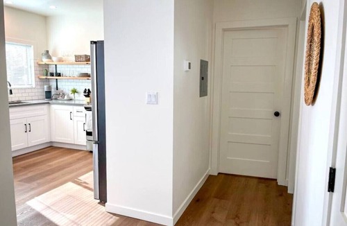 San Anselmo Apartment | Cool and Classy Steps to Downtown