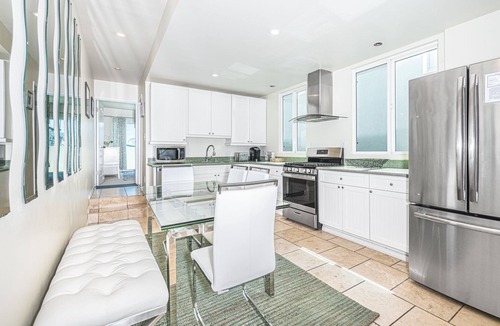 West Newport Condo | Cool Coastal Tri-Level Condo with Ocean Views! Right Side