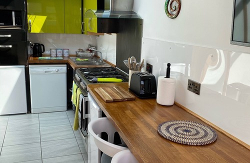 Barton-on-Sea House | Coppice, Entire 1 bedroom annex, pet friendly. EV Charger.