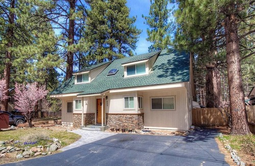 Tahoe Island House | Corner Pocket Chalet - 5 Bedrooms, Pool Table