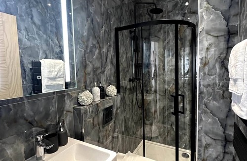 Bounds Green Apartment | Cornwall The Duke 2 bed ground floor apartment