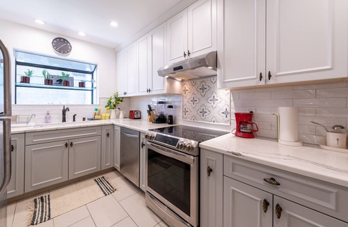 Hollywood Condo | CORPORATE HOUSING/LONG TERM, Fully Furnished 2BR, 2BA Hollywood Apt With Pool