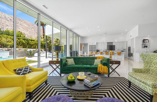 Historic Tennis Club House | 'Cosmopolitan' Walk to Palm Canyon!