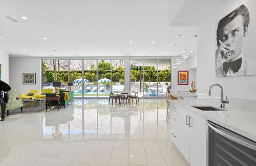 Historic Tennis Club House | 'Cosmopolitan' Walk to Palm Canyon!