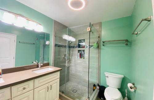 Costa Mesa House | Costa Mesa Homestay - Private Rooms with 2 Shared Baths and Hosts Onsite