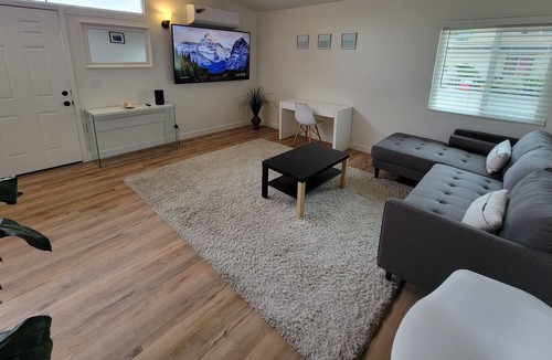 Westside Costa Mesa House | Costa Mesa peaceful home