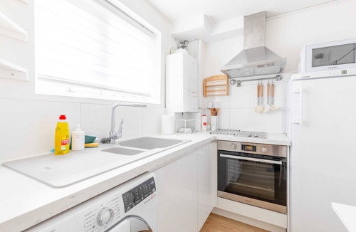 Custom House House | Cosy 1BD Home, near London City Airport!