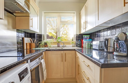 South Norwood Apartment | cosy 3 guest flat with parking & 12mins to London Bridge by train