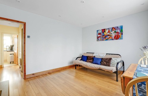 South Norwood Apartment | cosy 3 guest flat with parking & 12mins to London Bridge by train