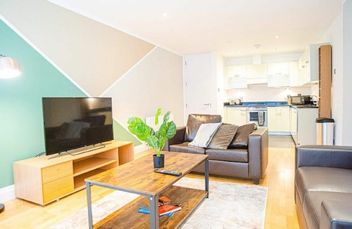 Holborn and Covent Garden Apartment | Cosy apartment for 2 guests with WIFI, TV and balcony